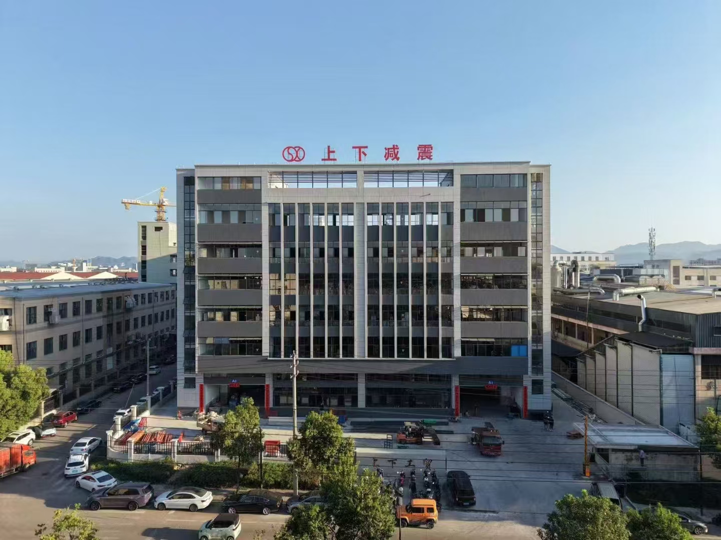 Esplosivo! È stato inaugurato un nuovo stabilimento di sei piani da 18.000㎡!